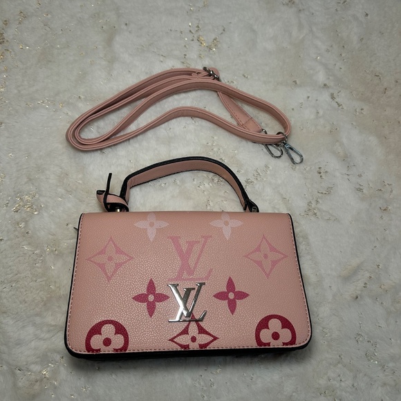 LV pink marshmallow bag - Picture 3 of 9